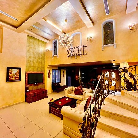 Queens Suite Hotel Beiroet Buitenkant foto