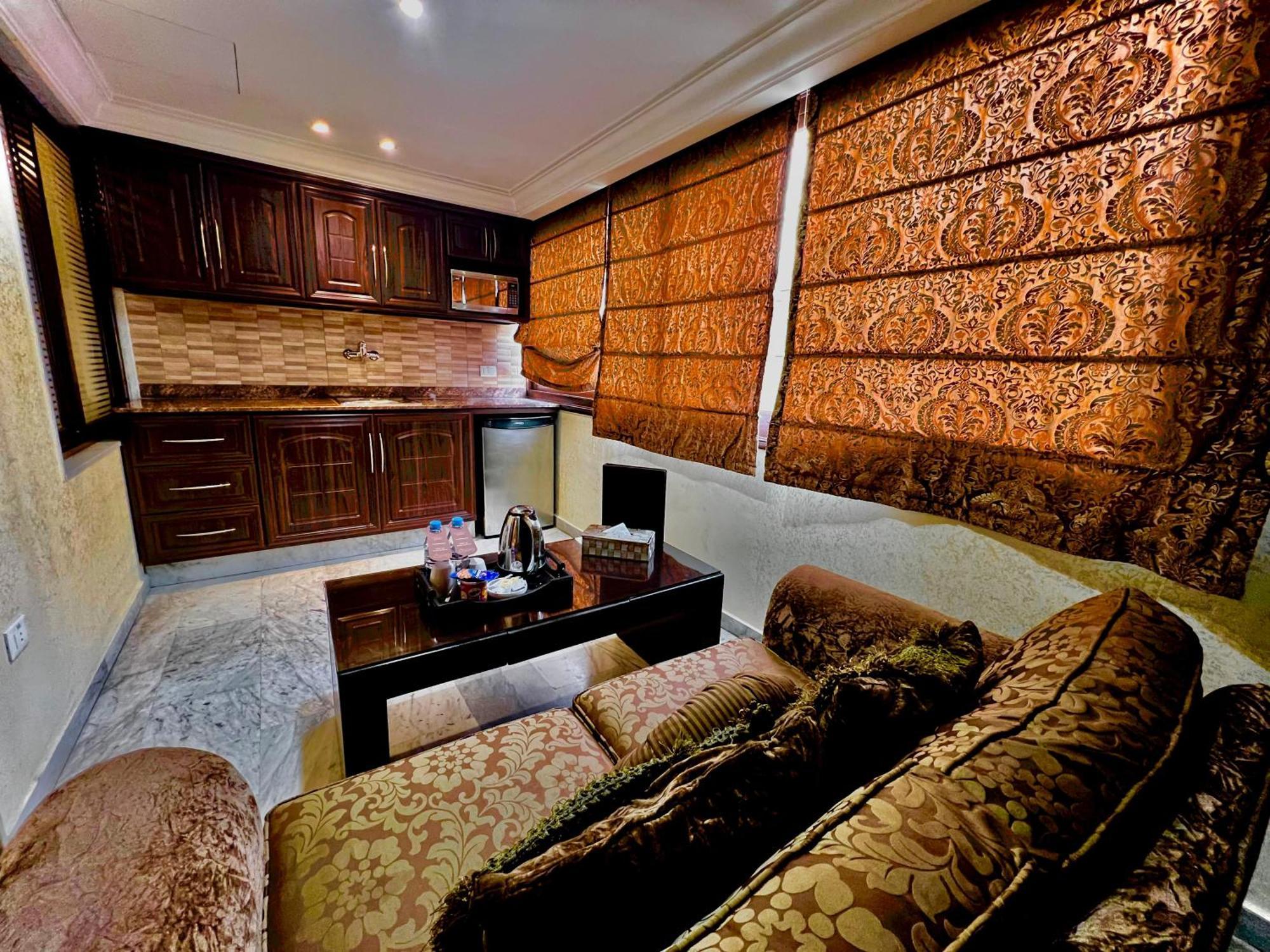 Queens Suite Hotel Beiroet Buitenkant foto