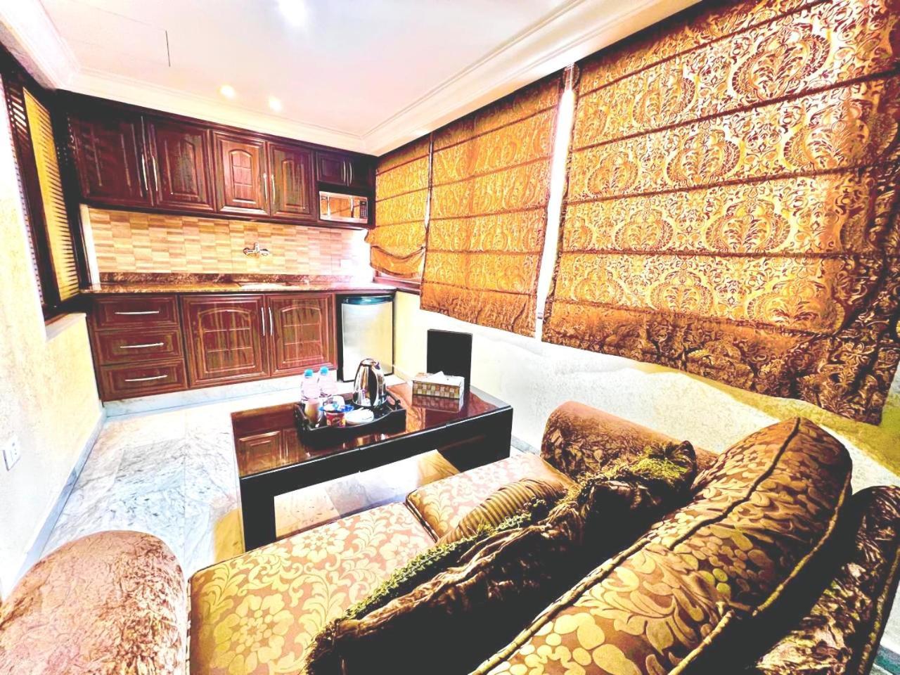 Queens Suite Hotel Beiroet Buitenkant foto