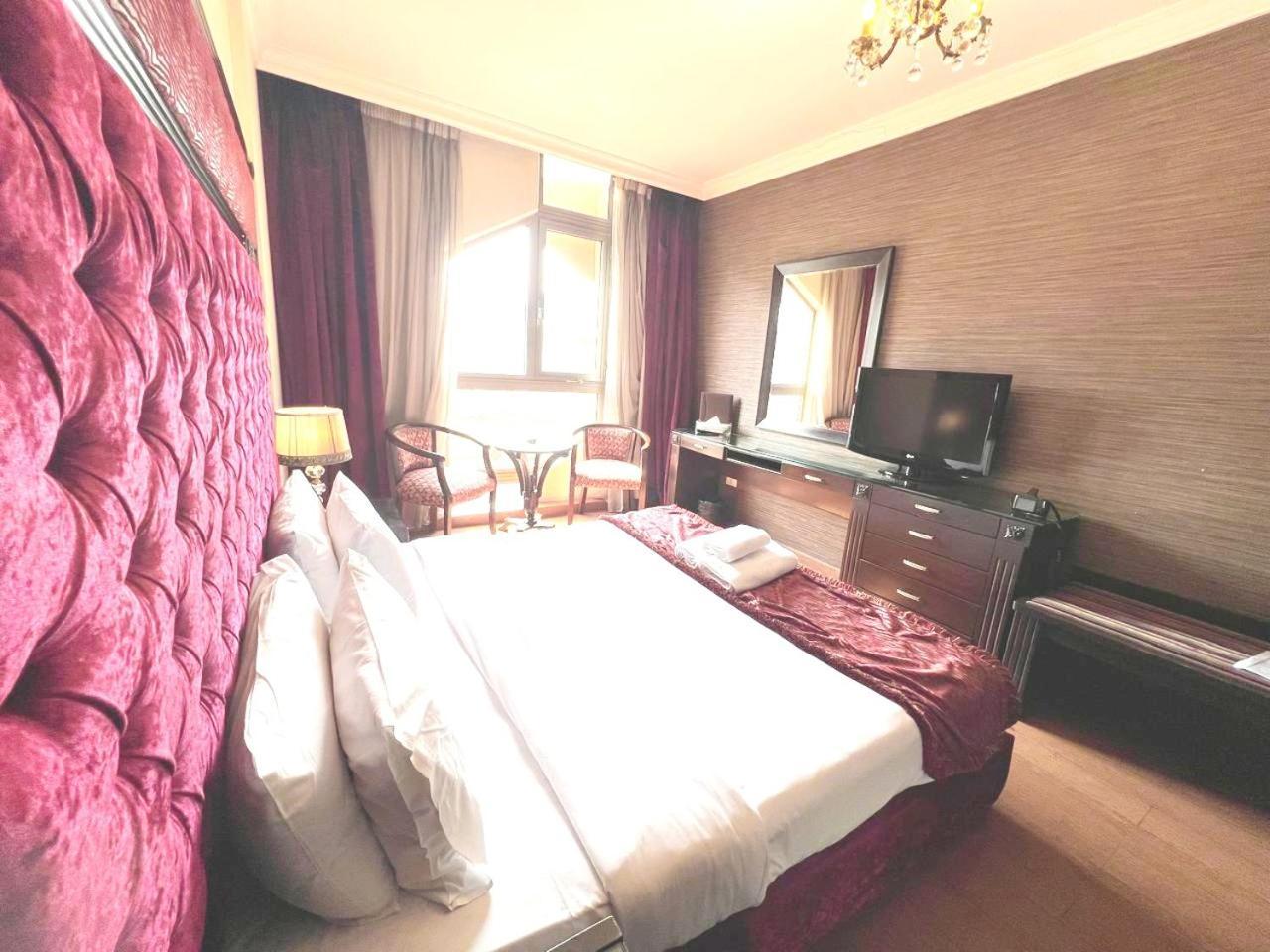 Queens Suite Hotel Beiroet Buitenkant foto