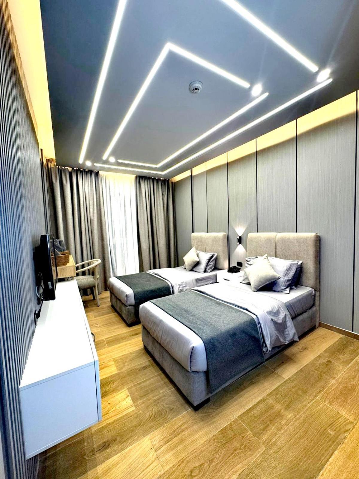 Queens Suite Hotel Beiroet Buitenkant foto