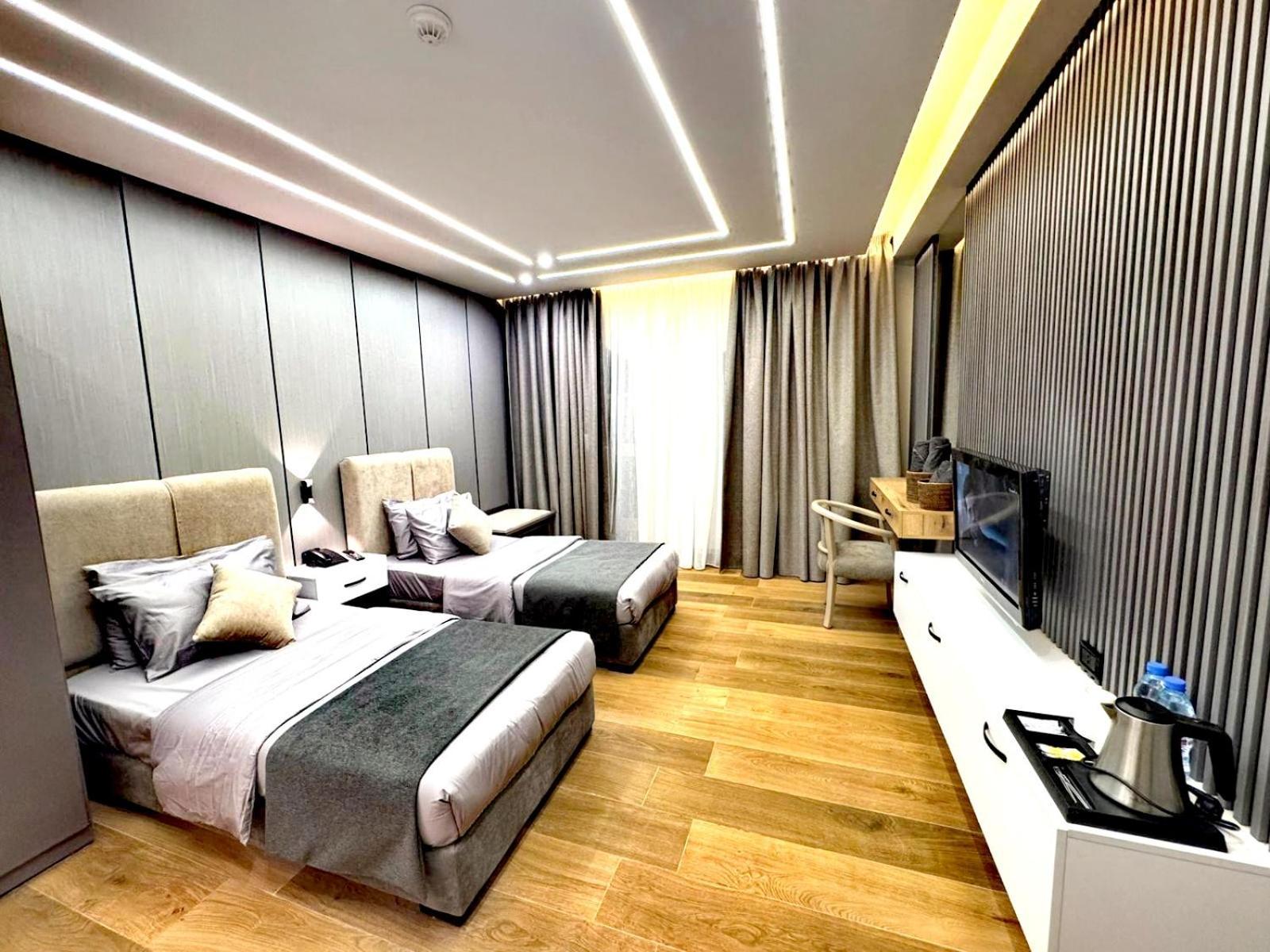 Queens Suite Hotel Beiroet Buitenkant foto