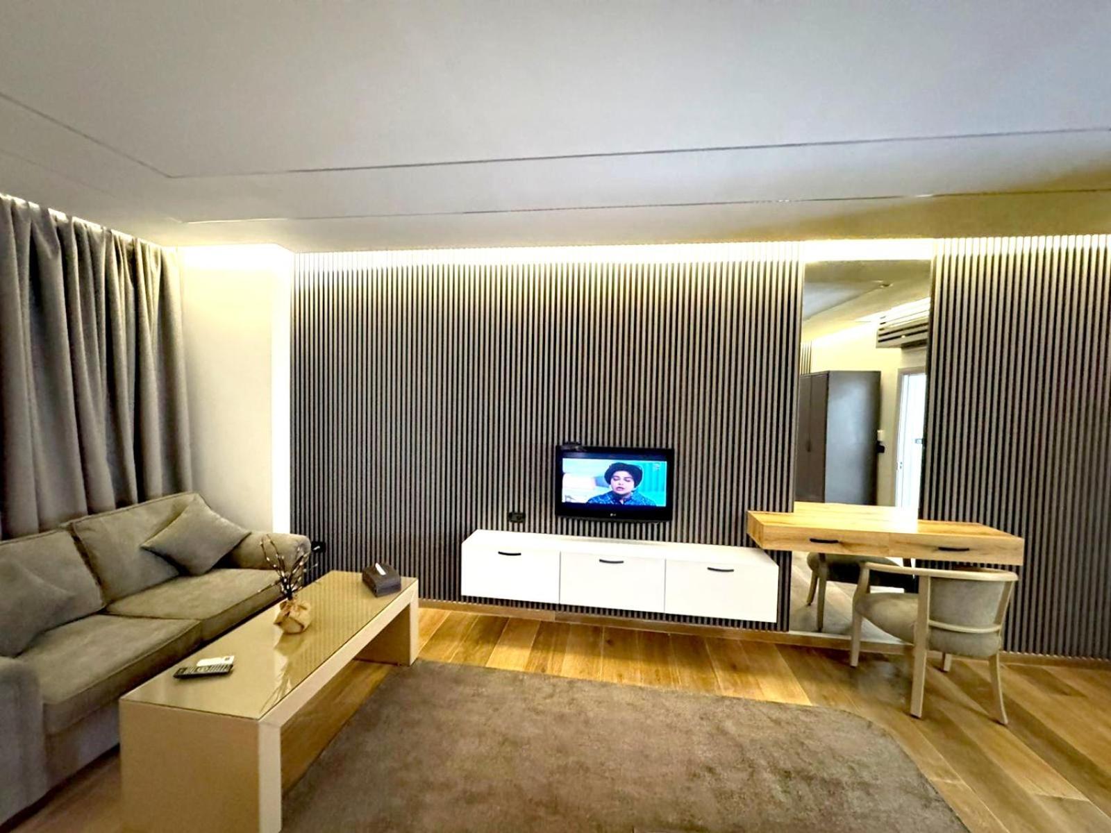 Queens Suite Hotel Beiroet Buitenkant foto