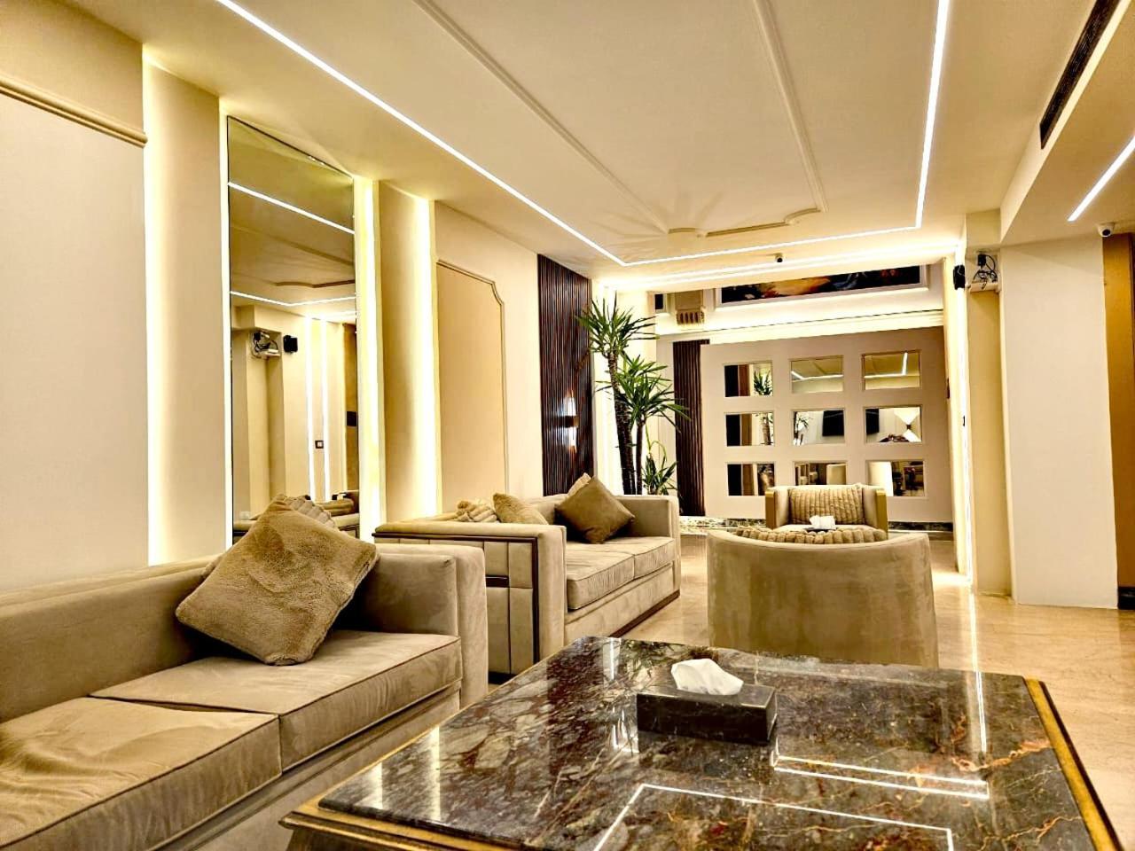 Queens Suite Hotel Beiroet Buitenkant foto