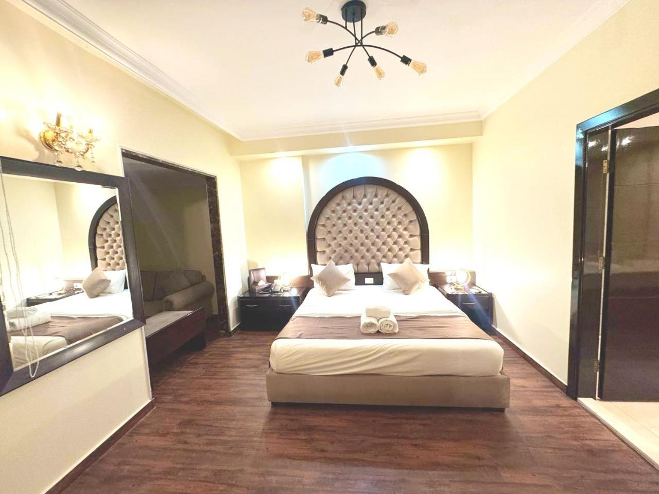 Queens Suite Hotel Beiroet Buitenkant foto