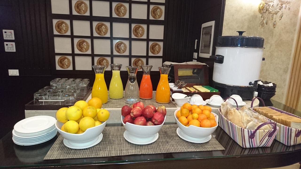 Queens Suite Hotel Beiroet Buitenkant foto