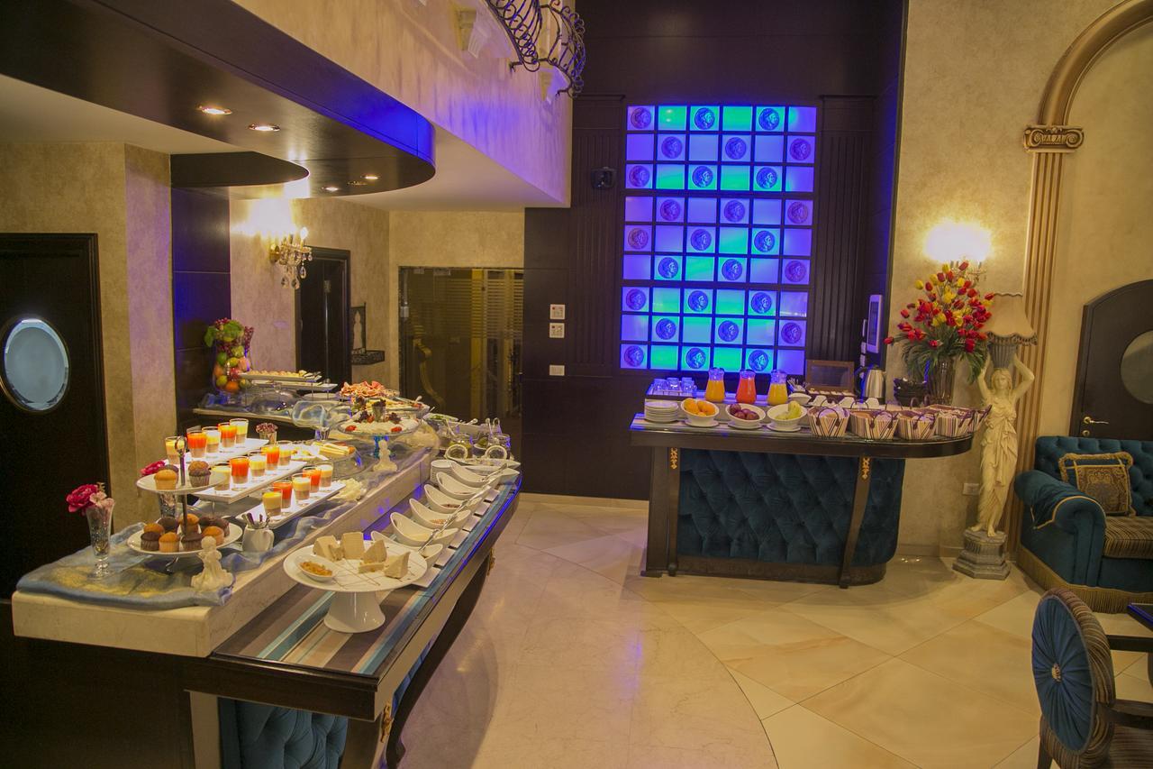 Queens Suite Hotel Beiroet Buitenkant foto